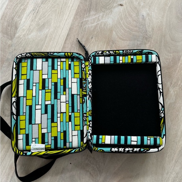 Vera Bradley hardshell tablet or laptop case in the “Island Blooms" pattern - Picture 4 of 4